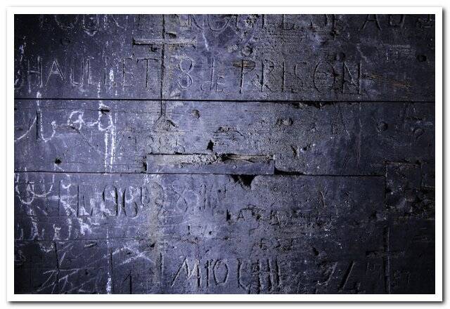 Visuel 7/7 : Inscriptions et graffitis (chapelle des Cordeliers)