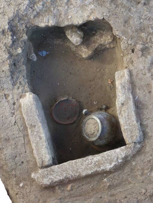 Visuel 1/2 : Crémations, inhumations chez les Romains (chantier archéologique, collège de Suze-la-Rousse)