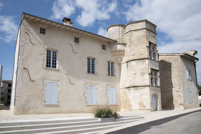 Visuel 2/4 : Château de Larnage - ancien presbytère (MH)
